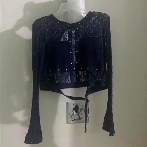 blouse - Picture 3 of 3